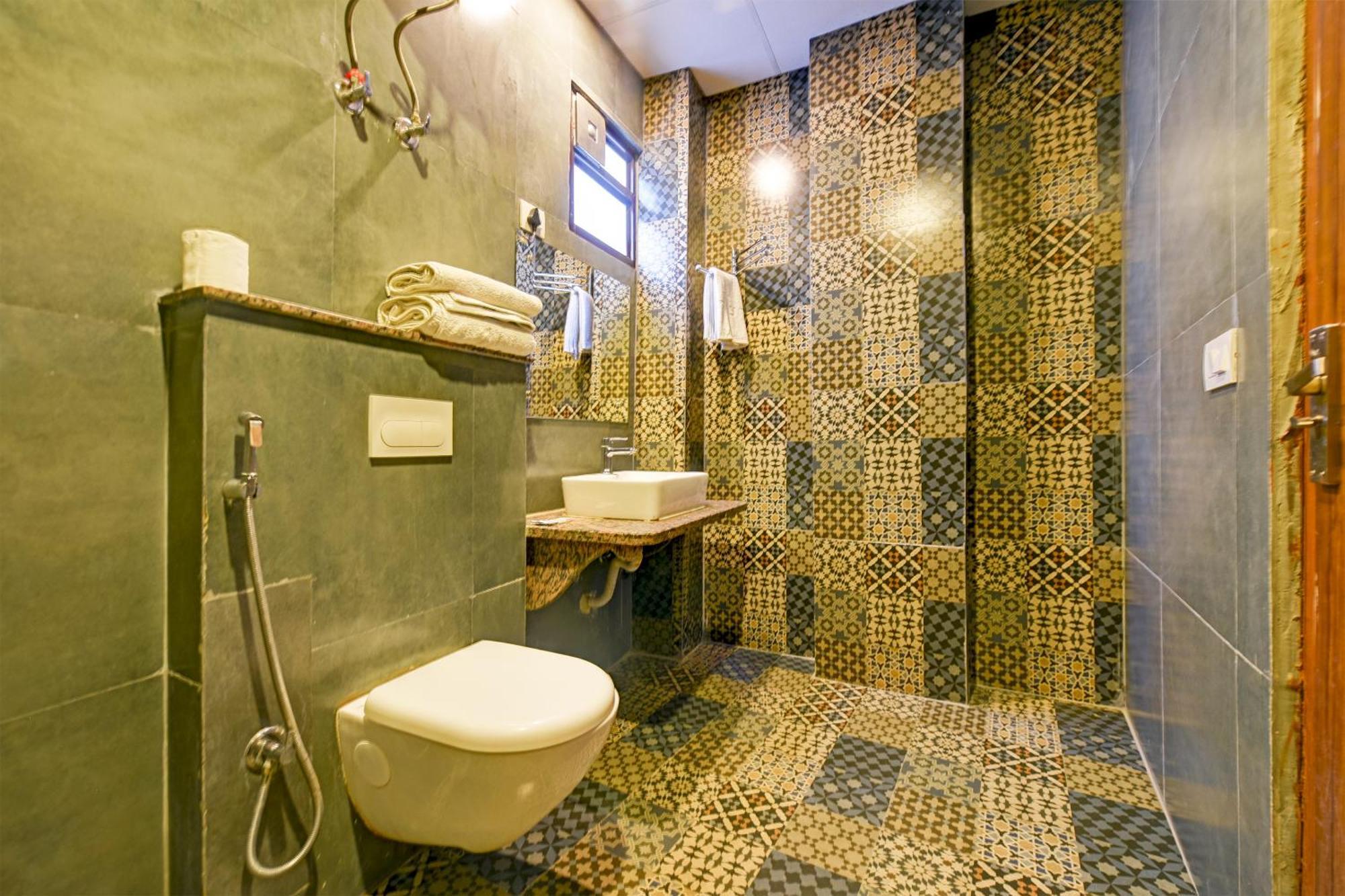 The Ocaen Near Delhi Airport 4*